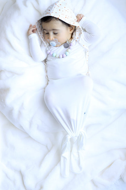 Bailey's Newborn Baby Knot Gown & Hat Set - Jelly Comfort